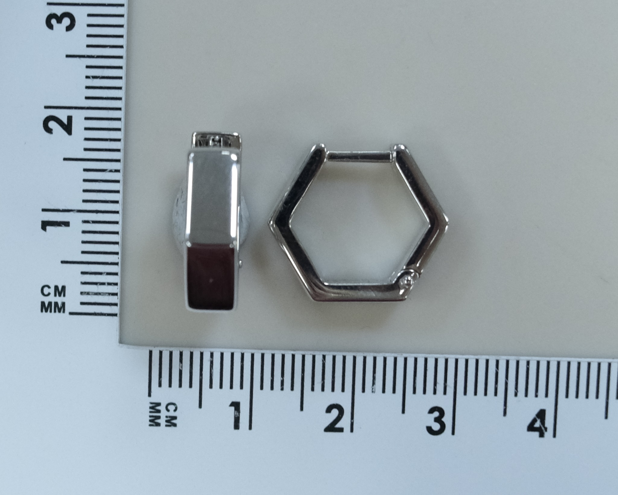 Серьги-конго из белого золота